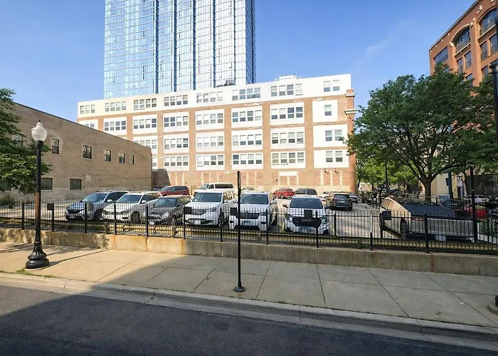 Walkable 2br In South Loop With Optional Parking And Gym Access Near Mccormick Place, Museum Campus & Lakefront Apartment *