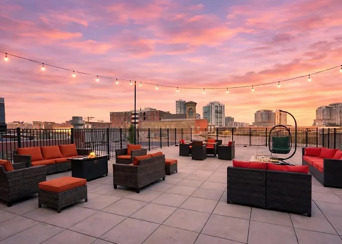 Walkable 2br In South Loop With Optional Parking And Gym Access Near Mccormick Place, Museum Campus & Lakefront *