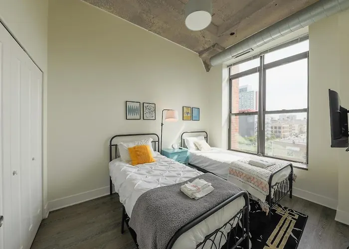 Walkable 2br In South Loop With Optional Parking And Gym Access Near Mccormick Place, Museum Campus & Lakefront Chicago